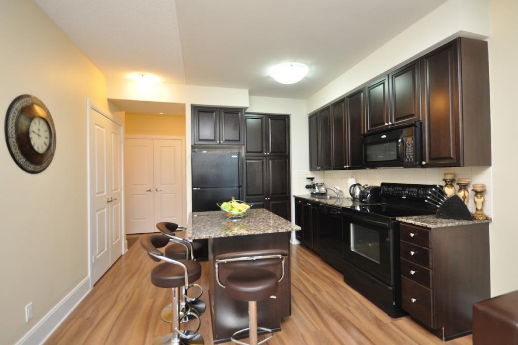 Napa Furnished Rental Apartments Square One ミシサガ 部屋 写真