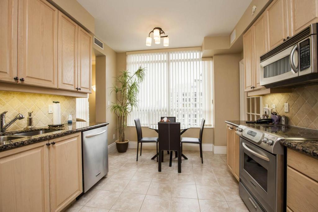 Napa Furnished Rental Apartments Square One ミシサガ 部屋 写真