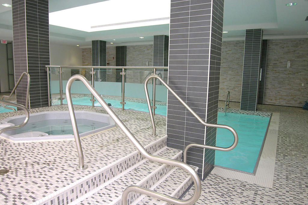 Napa Furnished Rental Apartments Square One ミシサガ エクステリア 写真